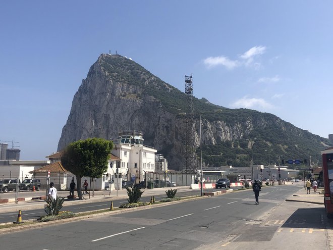 Prizor, ki ga najprej uzreš, ko se sprehodiš v Gibraltar. FOTO: Aljaž Vrabec

