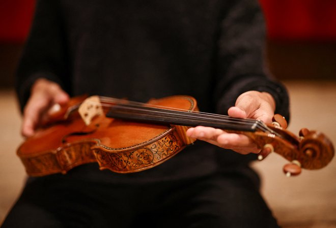 Stradivarijevih intarziranih violin je ohranjenih le okoli ducat. FOTO: Henry Nicholls/Reuters
