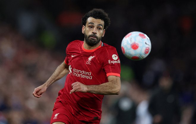 Mohamed Salah med tekmo s Tottenhamom na domačem Anfieldu v premier league. FOTO: Phil Noble/Reuters
