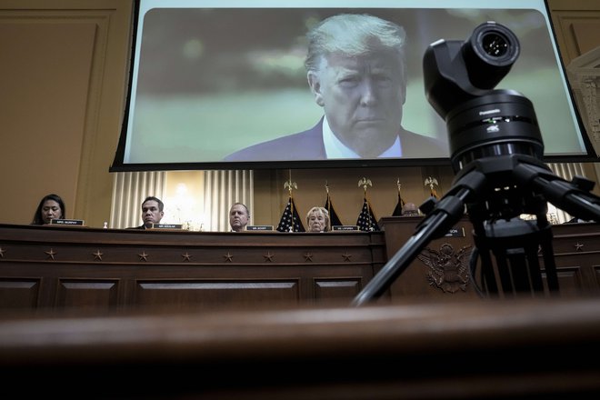 V ospredju preiskav vdora v ameriški kongres je vse bolj nekdanji predsednik Donald Trump. FOTO: Drew Angerer/AFP
