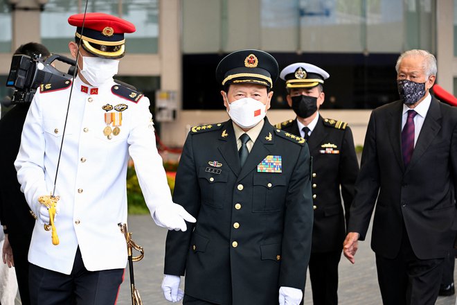 Kitajski zunanji minister Wei Fenghe želi v Singapurju predstaviti vizijo Pekinga za območni napredek v azijskem Pacifiku. FOTO: Caroline Chia/Reuters
