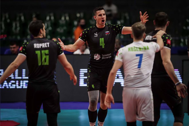 Jan Kozamernik spodbuja soigralce. FOTO: Volleyballworld
