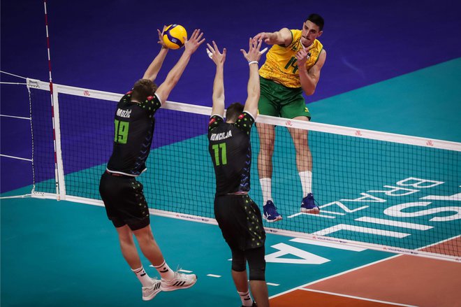 Rok Možič v bloku. FOTO: Volleyballworld
