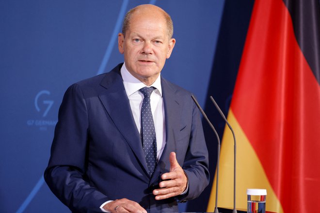 Nemški kancler Olaf Scholz naj bi vendarle obiskal Kijev, kamor pa ne želi zgolj na fototermin. FOTO: Michele Tantussi/Reuters
