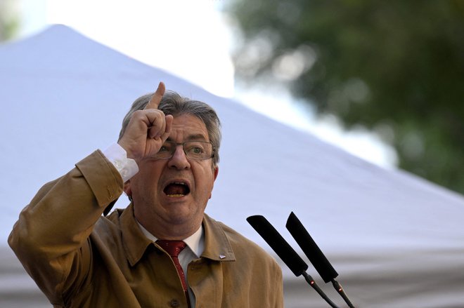 Jean-Luc Mélenchon rad grmi z govorniškega odra. FOTO: Nicolas Tucat/AFP
