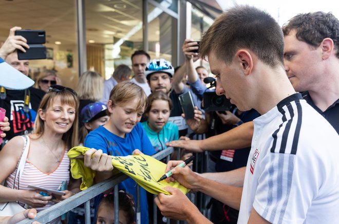 Tadej Pogačar bo ta teden lovil drugo zaporedno zmago na dirki po Sloveniji, nato pa še tretjo na Touru. FOTO: Vid Ponikvar/Sportida
