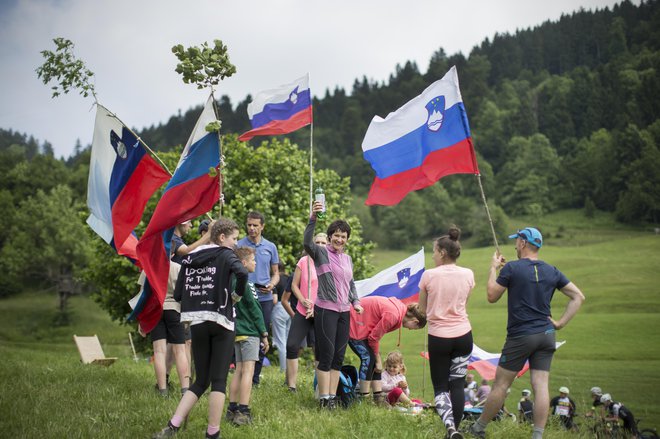 Slovenski navijači v Suhem Dolu med lansko dirko. FOTO: Jure Eržen/Delo
