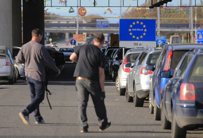 Med okoli 35.000 slovenskimi delavci migranti v Avstriji jih je bilo zaradi ukrepa avstrijske vlade prikrajšanih približno tretjina. FOTO: Tadej Regent/Delo
