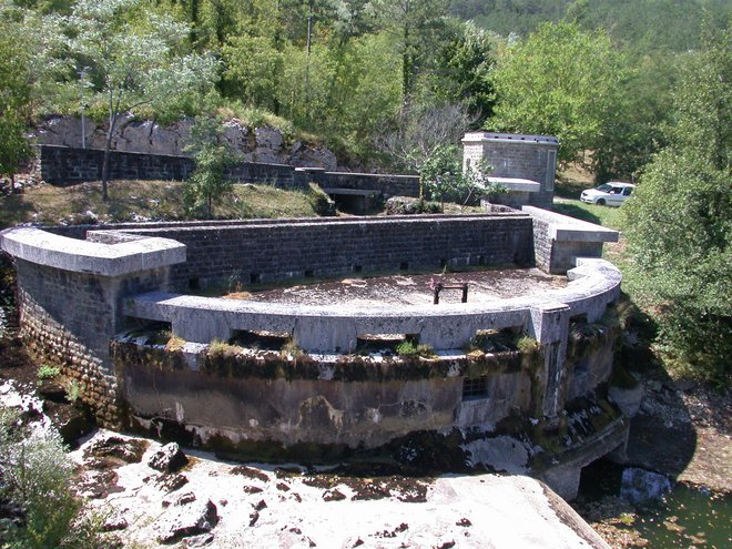 Izvir Rižane je suh, v Istri so odvisni od podtalnice in odkupa vode iz Kraškega in Istrskega vodovoda. FOTO: Boris Šuligoj/Delo
