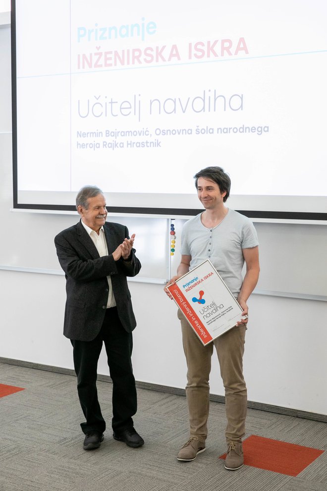 Inženirsko iskro je prejel učitelj Nermin Bajramović, ki matematiko uči z igrifikacijo. FOTO: Rok Majhenič
