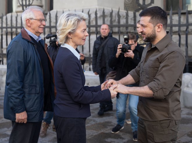 Volodimir Zelenski in Ursula von der Leyen. FOTO: Stringer Afp
