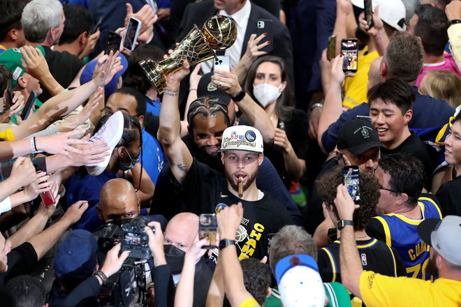 V finalu lige NBA se je vse vrtelo okoli strelskega mojstra Stepha Curryja. FOTO: Paul Rutherford/Usa Today Sports
