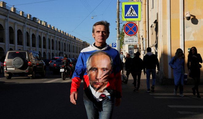 Izjemne trditve, da se je nekaj odkrilo, zahtevajo tudi izjemne dokaze. FOTO: Anton Vaganov/Reuters
