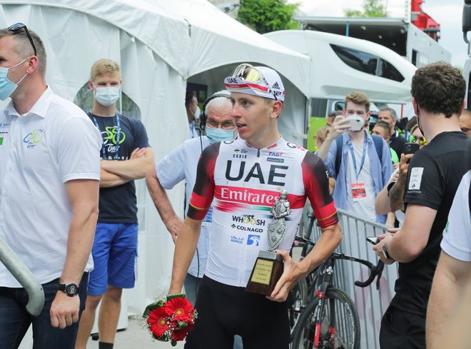 Tadej Pogačar rutinirano do zmage in zelene majice. FOTO: Jože Suhadolnik/Delo
