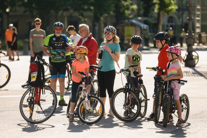 Vrtim nazaj v mesto. Moje mesto, Ljubljana, riše ljudem nasmehe, kolesarske nasmehe, otrokom, družinam, Nejcu in njegovim prijateljem po usodi, ki jih je življenje presekalo.FOTO: Črt Piksi
