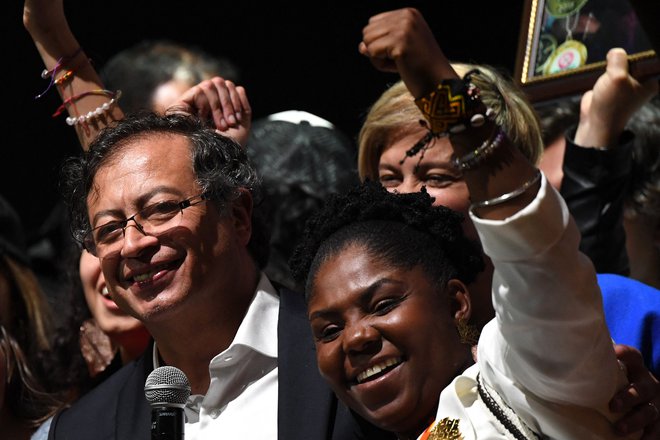 Zmagovalca volitev Gustavo Petro in Francia Márquez bosta predsedniški oziroma podpredsedniški položaj zasedla avgusta. FOTO: Daniel Munoz/AFP
