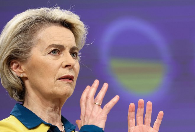 Predsednica evropske komisije Ursula von der Leyen je prepričana je, da je obnova&nbsp; Ukrajine v vitalnem interesu EU. &raquo;V našem strateškem interesu je, da dinamična demokracija premaga grozno vojno in da ne bo na meji spodletela država,&laquo; je dejala. FOTO: Kenzo Tribouillard/AFP
