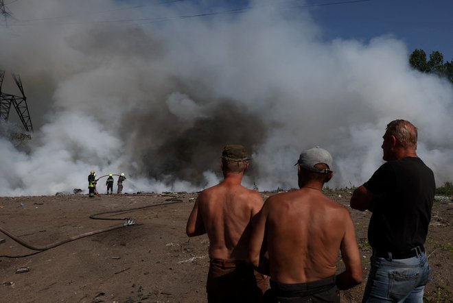 Bombardiranje je povzročilo požare v Harkovu. FOTO:&nbsp;Leah Millis/Reuters
