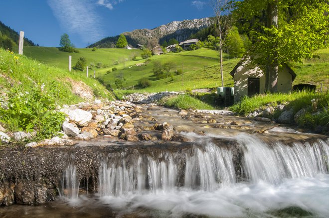 V bližini Črjanskega raja je izjemno lepa gorska dolina Topla pod Peco. FOTO: Tomo Jeseničnik
