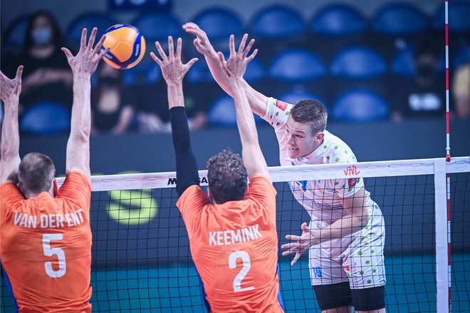 Rok Možič je bil z 12 točkami najučinkovitejši Slovenec, a to je bilo premalo za razcvetele tulipane. FOTO: FIVB
