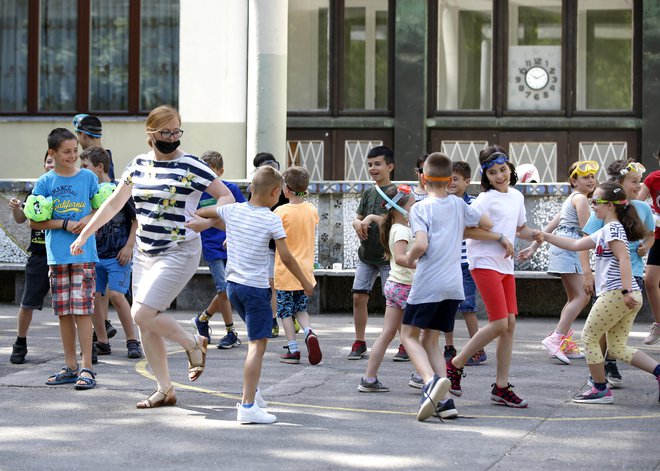 Otroke čakata dobra dva brezskrbna meseca. FOTO: Matej Družnik/Delo
