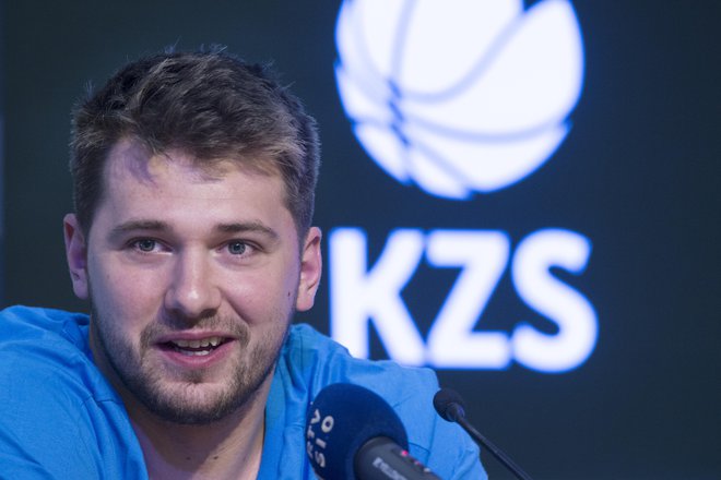 Luka Dončić bo na voljo selektorju Aleksandru Sekuliću na sobotni pripravljalni tekmi proti Italiji. FOTO: Jure Eržen/Delo
