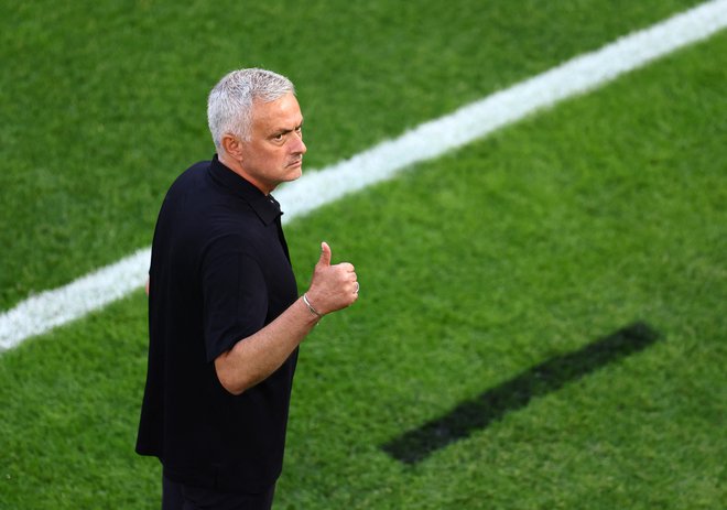 Jose Mourinho med finalnim obračunom Rome in Feyenoorda v Tirani, kjer so Rimljani z osvojitvijo konferenčne lige proslavljali enega največjih uspehov v klubski zgodovini.&nbsp;FOTO: Lisi Niesner/Reuters
