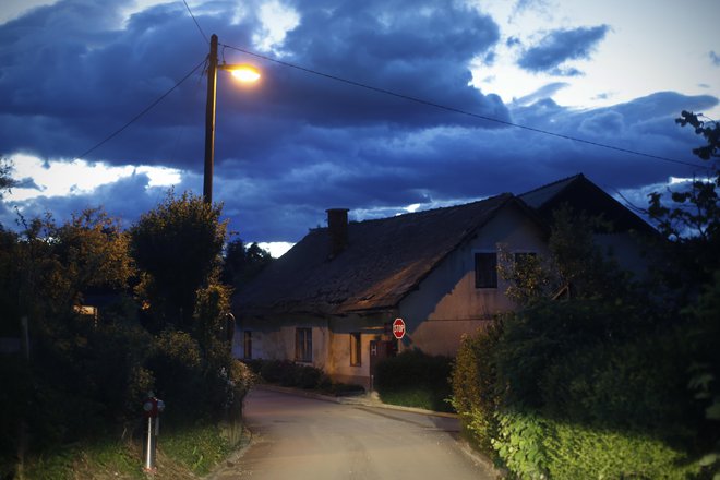 V drugi polovici noči lahko ob nevihtah predvsem v zahodni polovici Slovenije znova nastanejo krajevna neurja, so&nbsp;opozorili na Agenciji RS za okolje.&nbsp;FOTO: Jure Eržen/Delo
