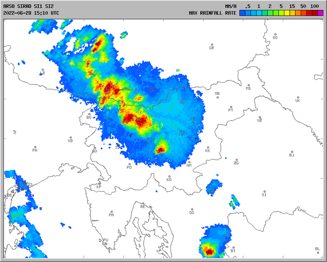 Radarska slika padavin ob 15. uri. FOTO: Arso
