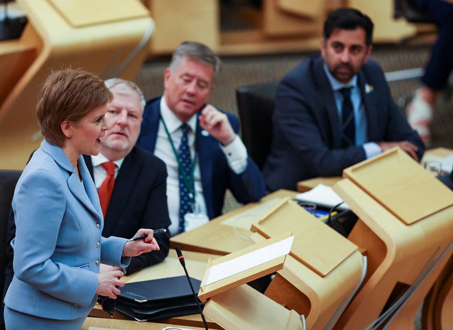 Škotska prva ministrica Nicola Sturgeon je v regionalnem parlamentu predstavila vladne načrte o ponovitvi referenduma iz leta 2014. Foto: Russell Cheyne/Reuters
