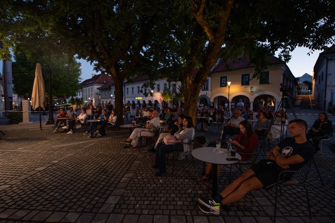 Novomeški poletni večeri se letos začenjajo z nastopom prekaljenih stand-up komikov; nastopili bodo Lucija Ćirović, Boštjan Gorenc Pižama in Perica Jerković. FOTO: Ema Koncilija
