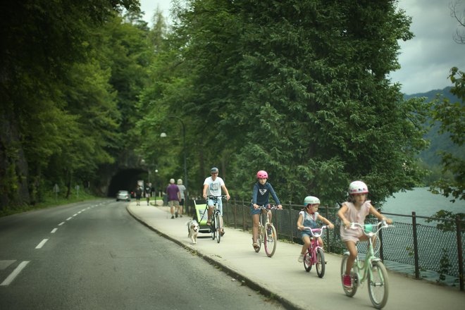 Bled je priljubljen med kolesarji. FOTO: Jure Eržen/Delo
