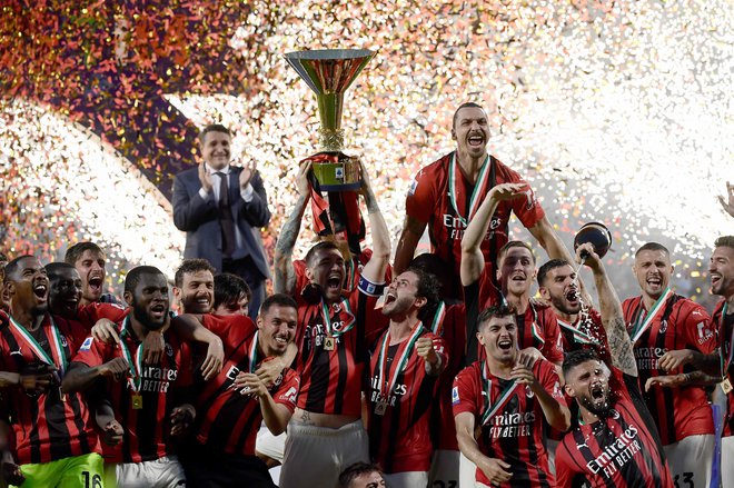 AC Milan je v minuli sezoni scudetto osvojil po dolgem in tesnem dvoboju z mestnim tekmecem Interjem. FOTO: Filippo Monteforte/AFP
