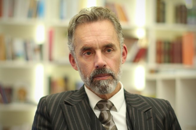 Jordan Peterson je postal znan leta 2016, ko je javno nasprotoval predpisani rabi spolno nevtralnih zaimkov na Univerzi v Torontu. FOTO:&nbsp;Jure Eržen/Delo
