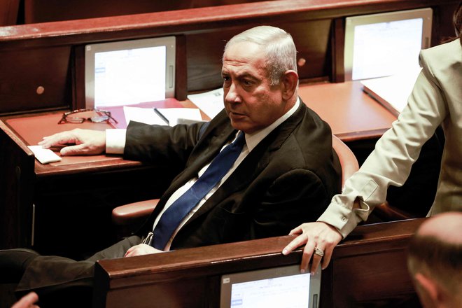 Padec vlade in razpustitev kneseta sta pisana na kožo Benjamina Netanjahuja. Foto Menahem Kahana/AFP
