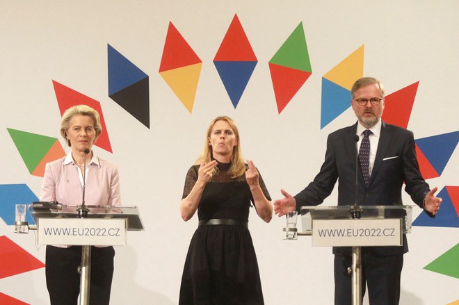 Češki premier Petr Fiala in predsednica evropske komisije Ursula von der Leyen med novinarsko konferenco ob začetku češkega predsedovanja svetu Evropske unije Foto: Milan Kammermayer/AFP
