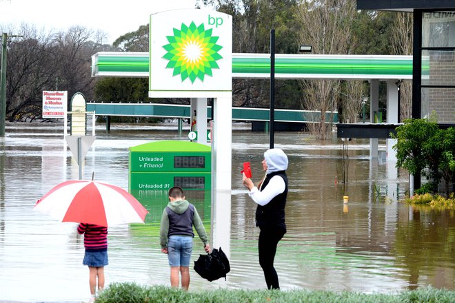 Poplave v predmestju Camden. FOTO: Muhammad Farooq/AFP
