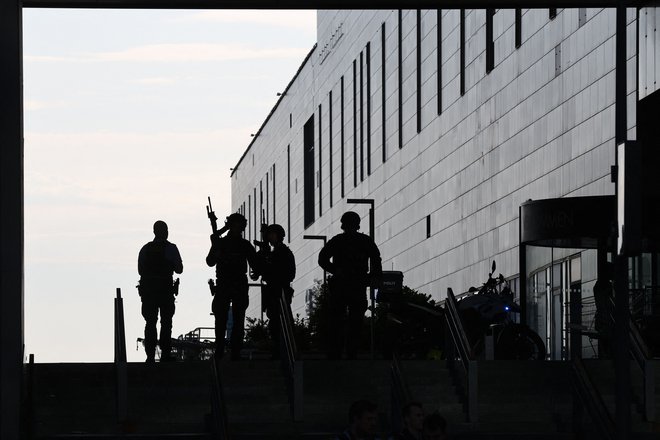 Do streljanja je prišlo le nekaj več kot teden dni po tem, ko je oborožen moški streljal blizu gejevskega bara v Oslu in pri tem ubil dva človeka. FOTO: Olafur Steinar Gestsson/Afp
