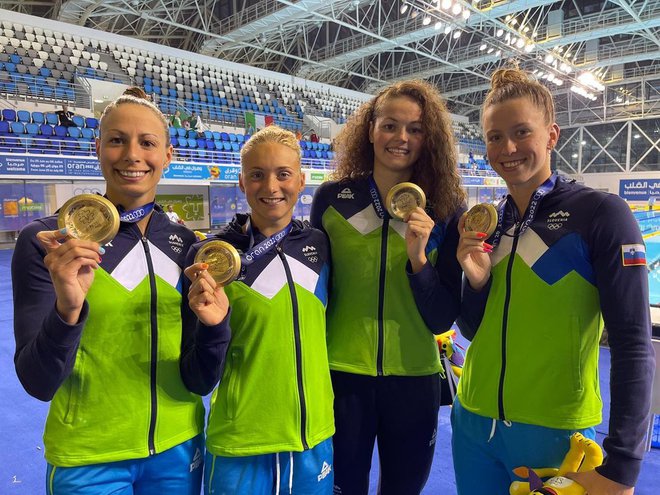 Zmagovita slovenska štafeta 4 x 200 m prosto s Tjašo Pintar, Nežo Klančar, Katjo Fain in Janjo Šegel. FOTO: OKS/facebook
