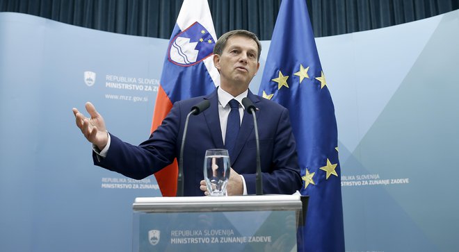 V predsedniško tekmo se Miro Cerar ne bo podal, čeprav je o tem premišljeval. FOTO: Blaž Samec/Delo
