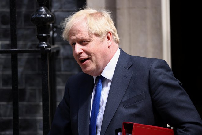 Boris Johnson se je znašel v novih težavah, število njegovih privržencev znotraj konservativne stranke pa je iz dneva v dan manjše. Foto REUTERS/Henry Nicholls
