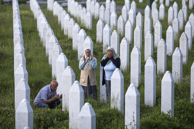 Spominski park v Potočarih, kjer so pokopane žrtve genocida iz leta 1995. FOTO: Voranc Vogel/Delo
