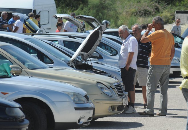 Nakup rabljenega avtomobila ni preprosta stvar. FOTO: Paun Paunović/Cropix
