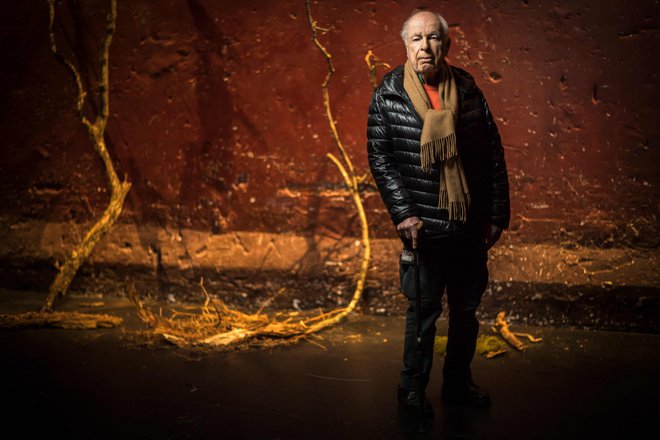 Peter Brook v svojem gledališču Bouffes du Nord v Parizu Foto Lionel Bonaventure/AFP
