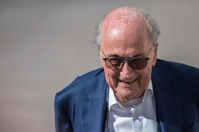 Sepp Blatter je imel zdravstvene težave med sojenjem. FOTO:&nbsp;Fabrice Coffrini/AFP
