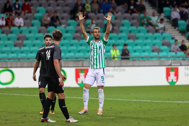 Olimpija ni blestela, med velikimi dolžniki je bil tudi kapetan Mustafa Nukić. FOTO: Črt Piksi/Delo
