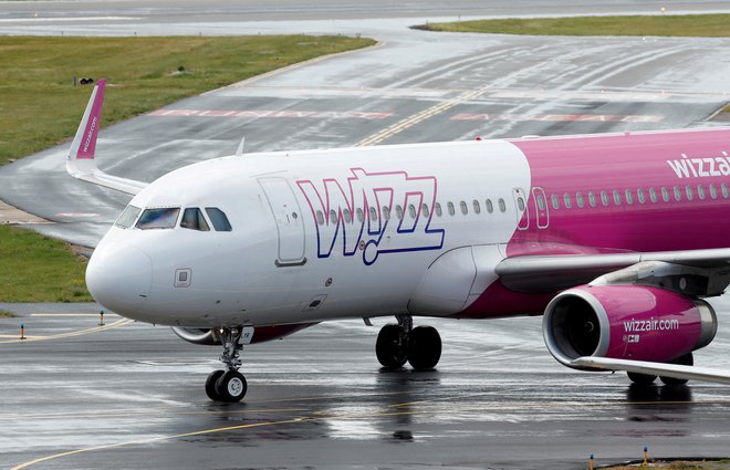 Razočarani potniki poročajo, da je nizkocenovni madžarski letalski prevoznik Wizzair čez poletje odpovedal vse lete na liniji med Ljubljano in Brusljem. FOTO:&nbsp;Andrew Boyers/Reuters
