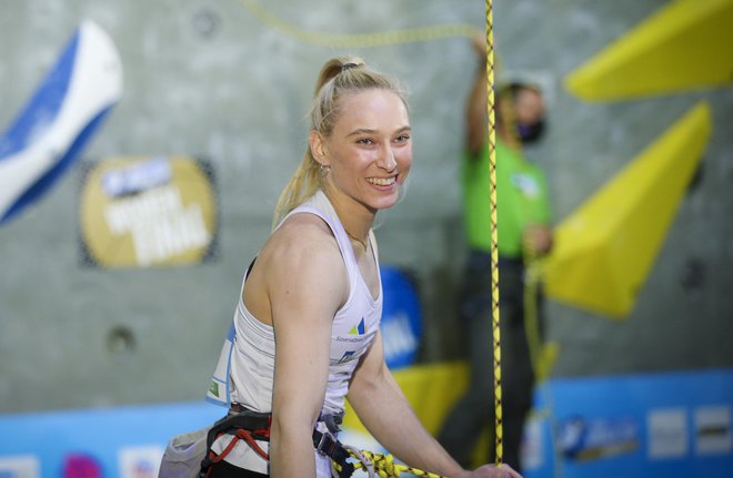 Janja Garnbret je tudi v Chamonixu potrdila svojo kakovost. FOTO: Jože Suhadolnik/Delo
