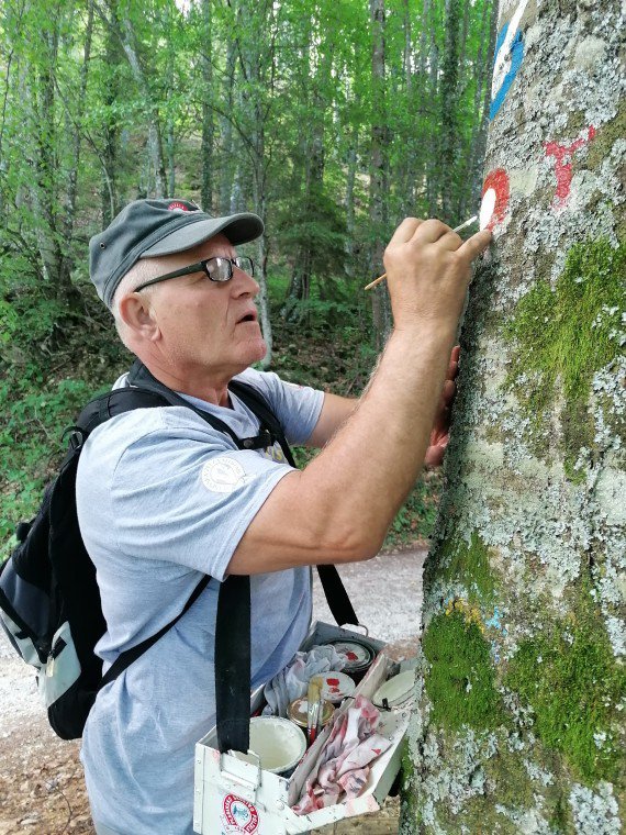 Vsak markacist skrbi za 11 kilometrov poti. FOTO: PZS
