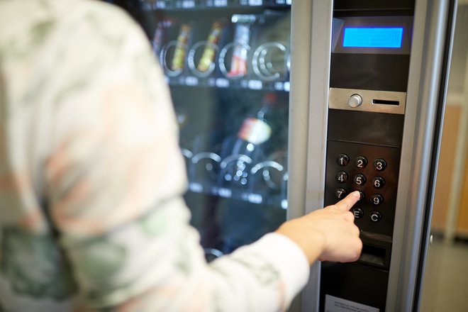Avtomati za hrano in pijačo so mamljivi, ampak ...&nbsp;FOTO: Arhiv Polet/Shutterstock
